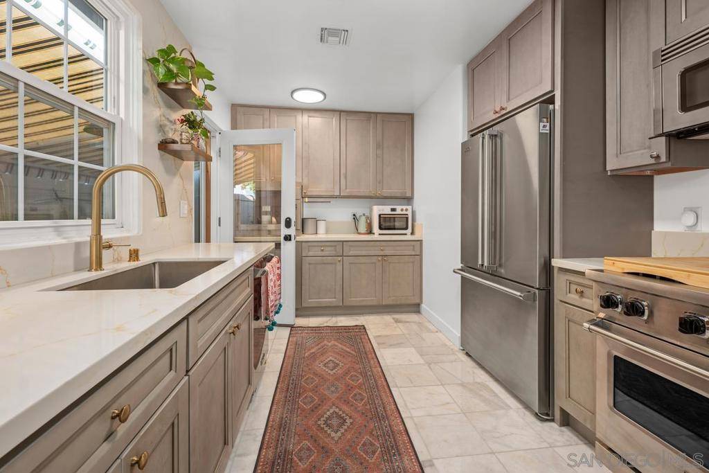 Coronado, CA 92118,800 3rd St