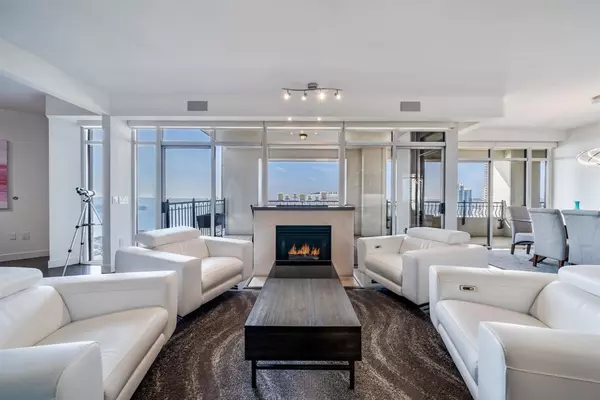 700 W Harbor Dr #2703, San Diego, CA 92101