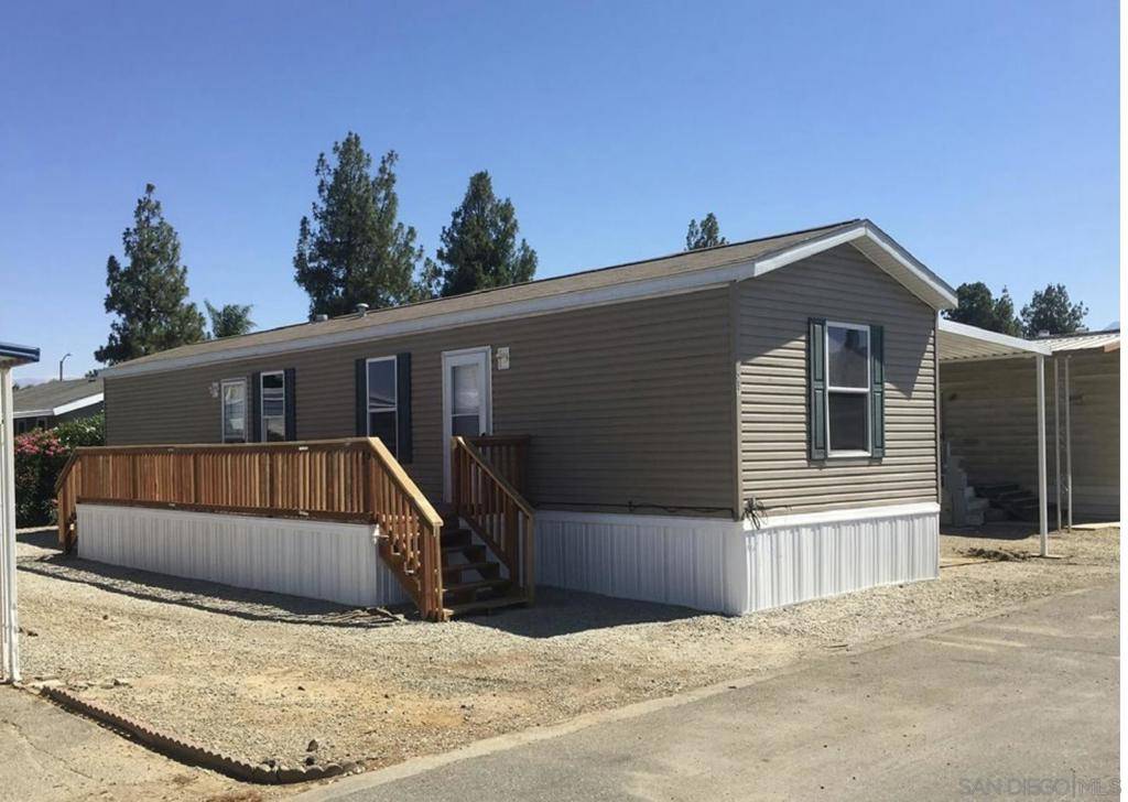 725 W Thornton Ave #61, Hemet, CA 92543