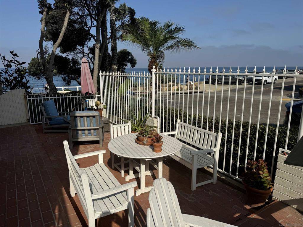 La Jolla, CA 92037,215 Bonair #8