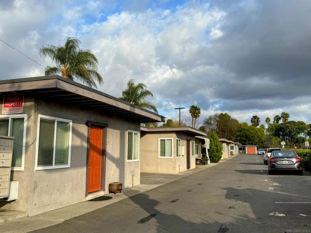 El Cajon, CA 92020,275 S Mollison Ave