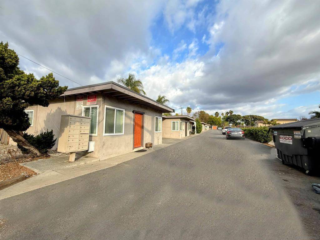 El Cajon, CA 92020,275 S Mollison Ave