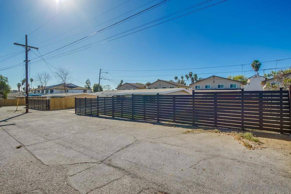 Spring Valley, CA 91977,8927 35 Lamar St