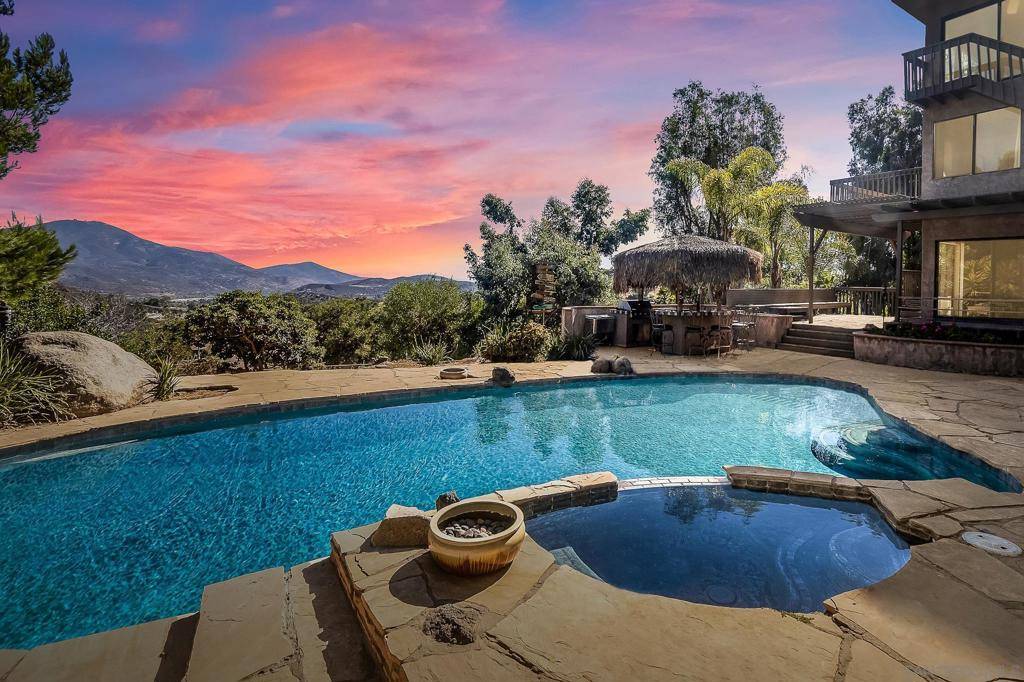El Cajon, CA 92020,1574 Shadow Knolls Dr