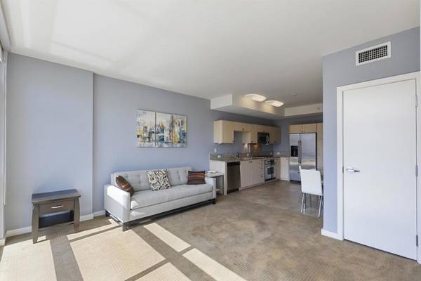 San Diego, CA 92101,800 The Mark Ln #1006