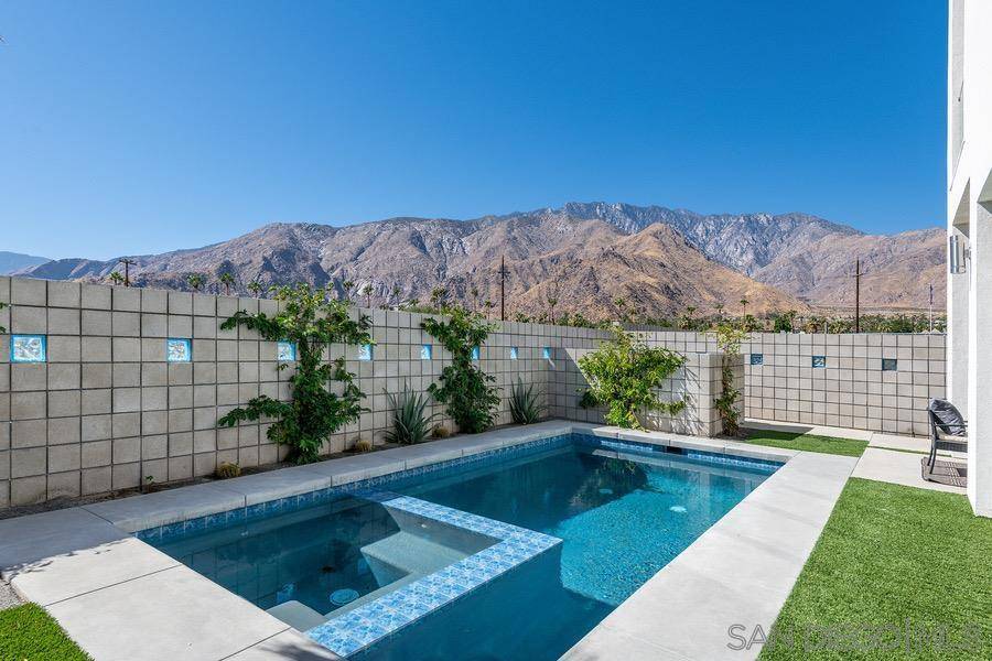 Palm Springs, CA 92262,195 W Via Olivera