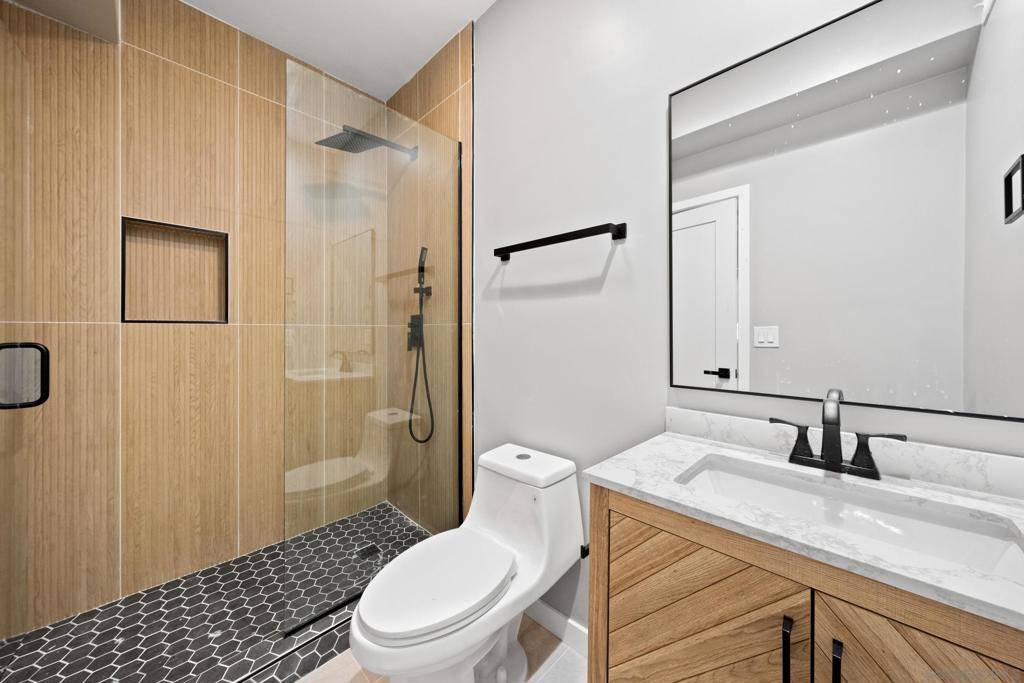 San Diego, CA 92111,2386 W Jewett St