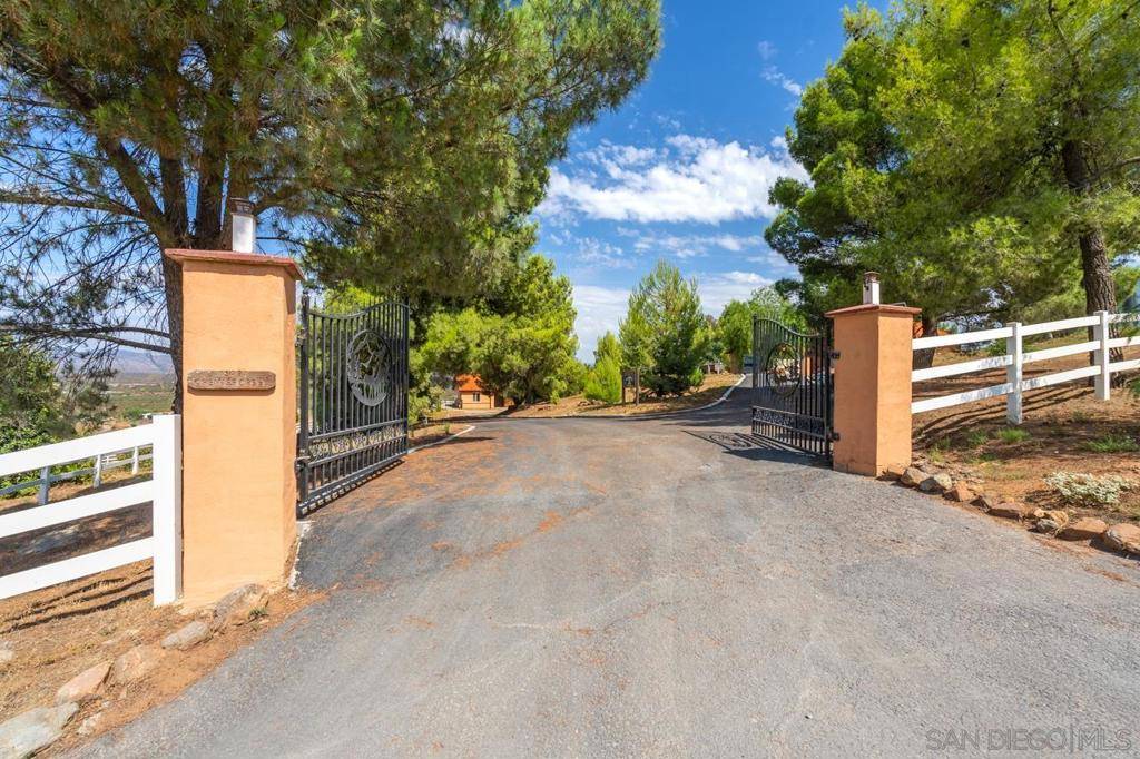 Ramona, CA 92065,15091 Chemise Creek Rd