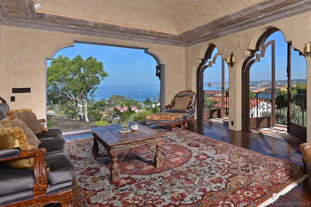 La Jolla, CA 92037,7604 Country Club Drive
