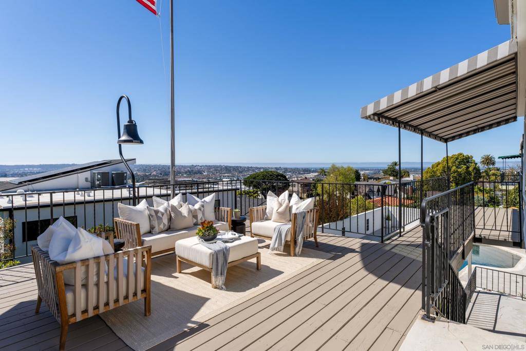 San Diego, CA 92103,2215 Juan St