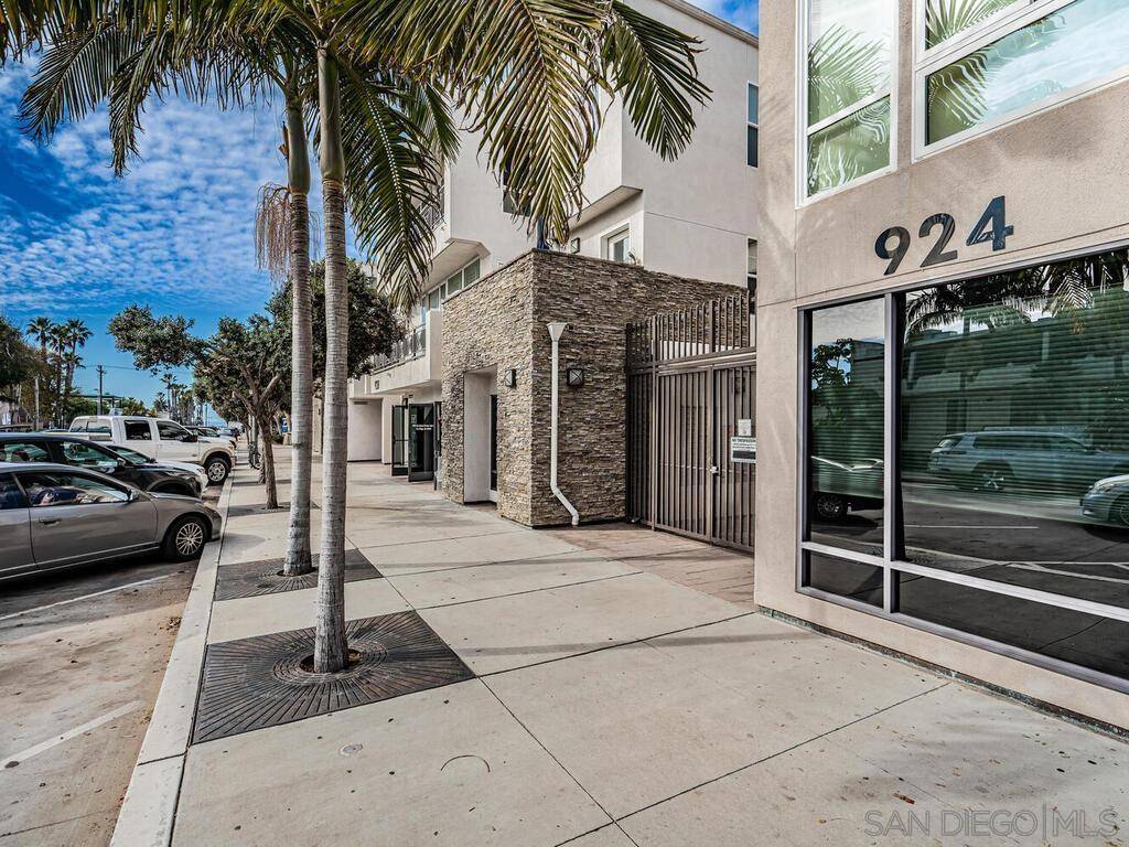 924 Hornblend #302, San Diego, CA 92109