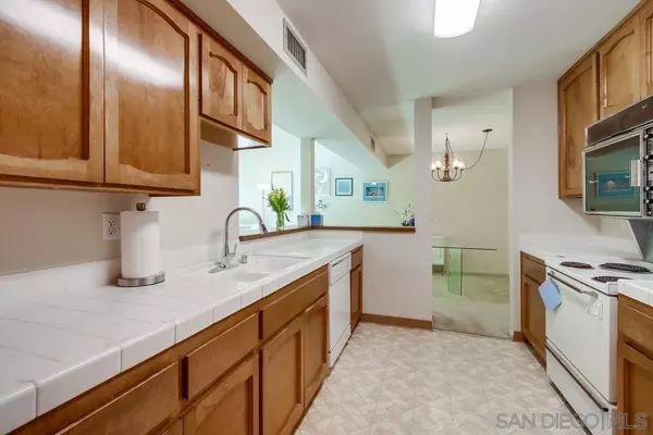 Carlsbad, CA 92009,2625 Pirineos Way #227