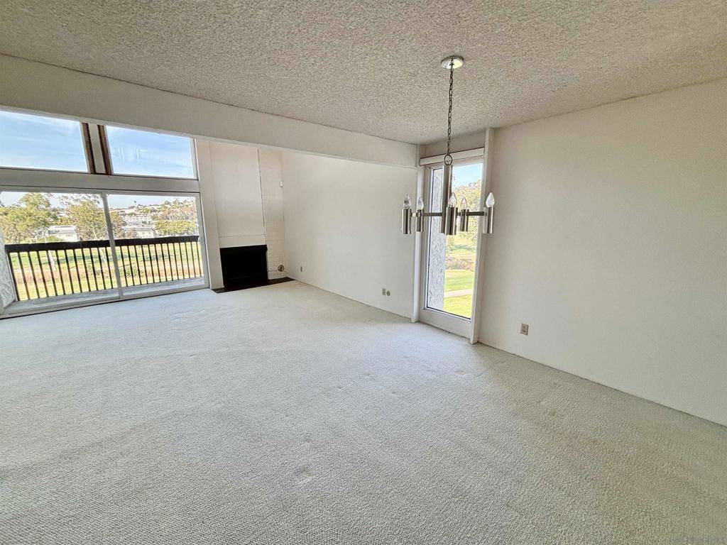 Carlsbad, CA 92009,2502 Navarra Dr #226