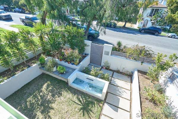 Coronado, CA 92118,339 C Ave