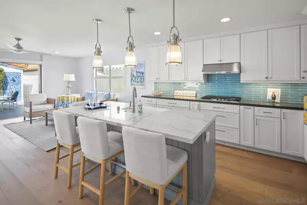 Coronado, CA 92118,948 B Ave