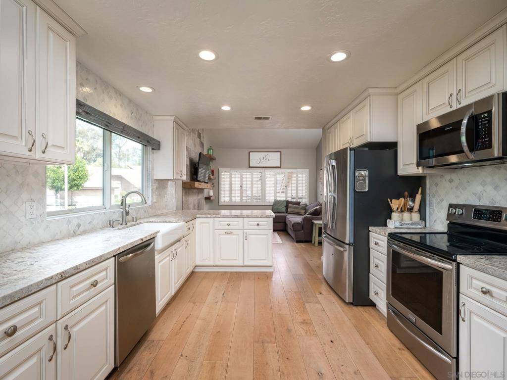 Escondido, CA 92026,1833 Wintergreen Gln