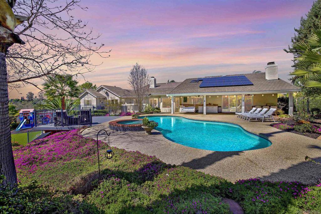 1033 1035 Summit Trl, Escondido, CA 92025