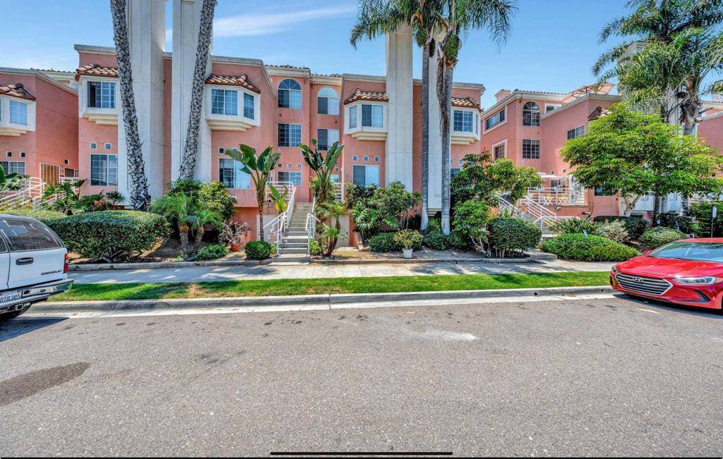 Imperial Beach, CA 91932,221 DONAX #10