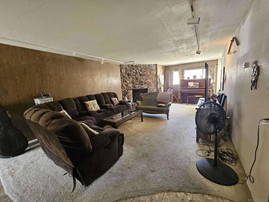 San Diego, CA 92106,1561 65 Evergreen St