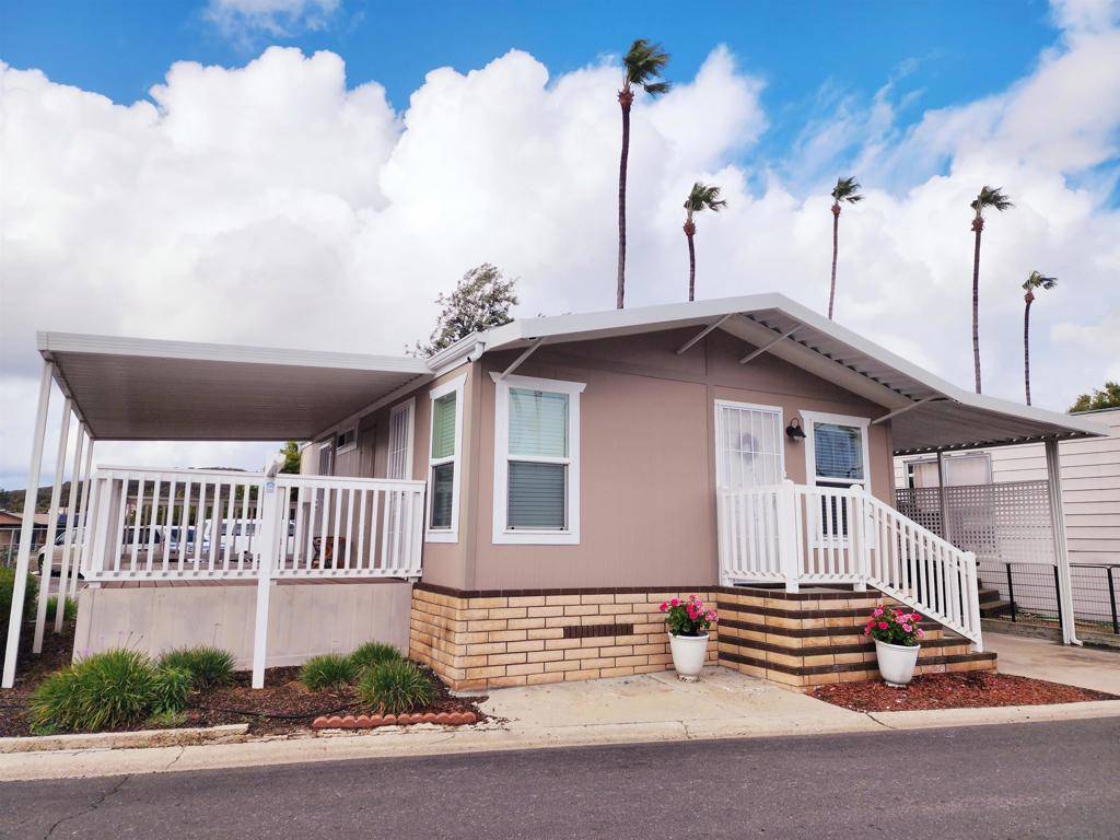 Lakeside, CA 92040,13594 Highway 8 business #30