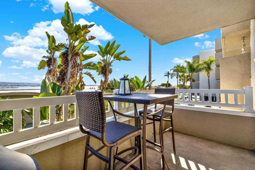 4015 Crown Point Dr #102, San Diego, CA 92109