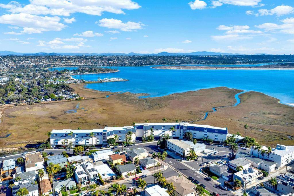 San Diego, CA 92109,4015 Crown Point Dr #102