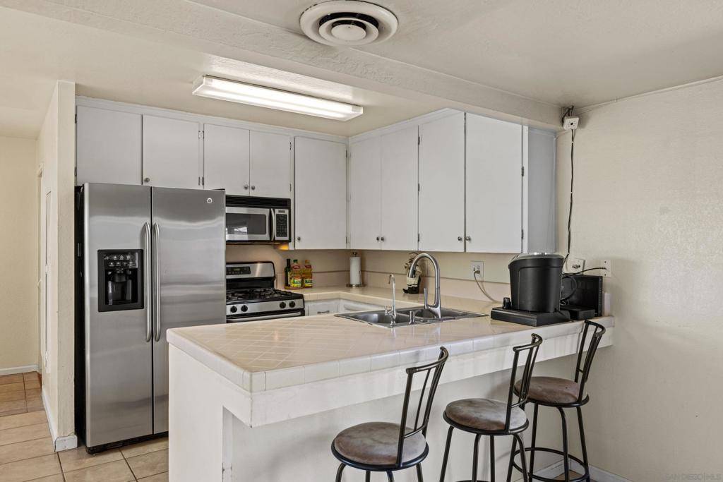 Salinas, CA 93906,284 Osage Dr