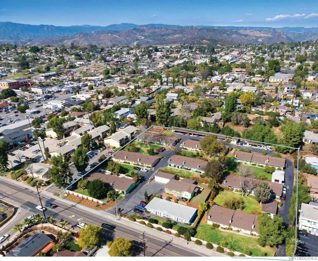 Fallbrook, CA 92028,302 E Fallbrook St