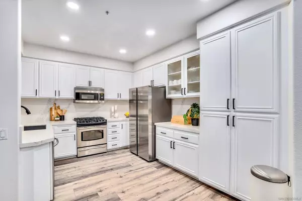 Coronado, CA 92118,344 Orange Ave #203