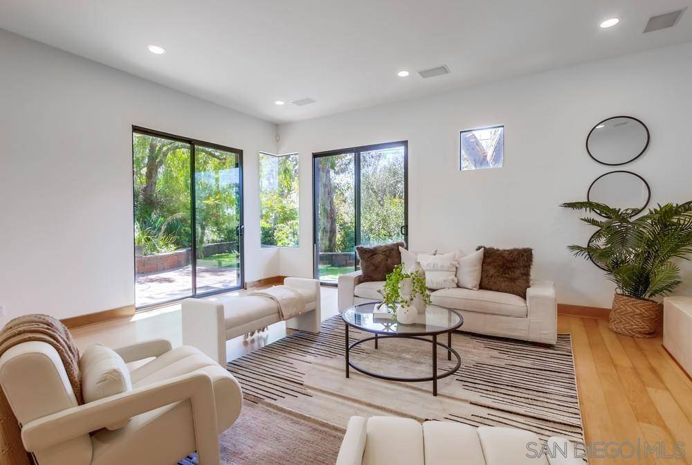 San Diego, CA 92103,3566 Albatross St