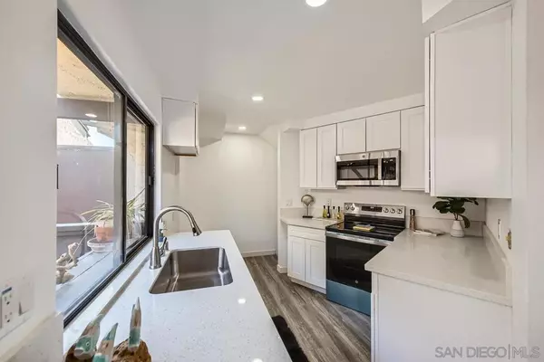 San Diego, CA 92107,2260 Caminito Pescado #19