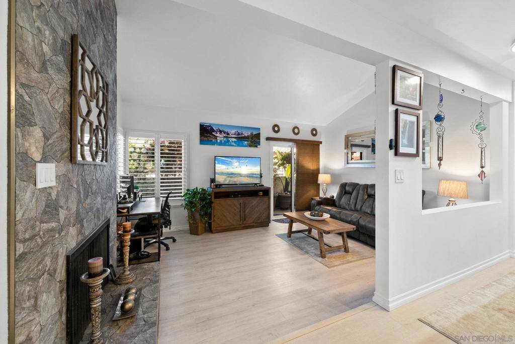 Del Mar, CA 92014,13681 Ruette Le Parc #F