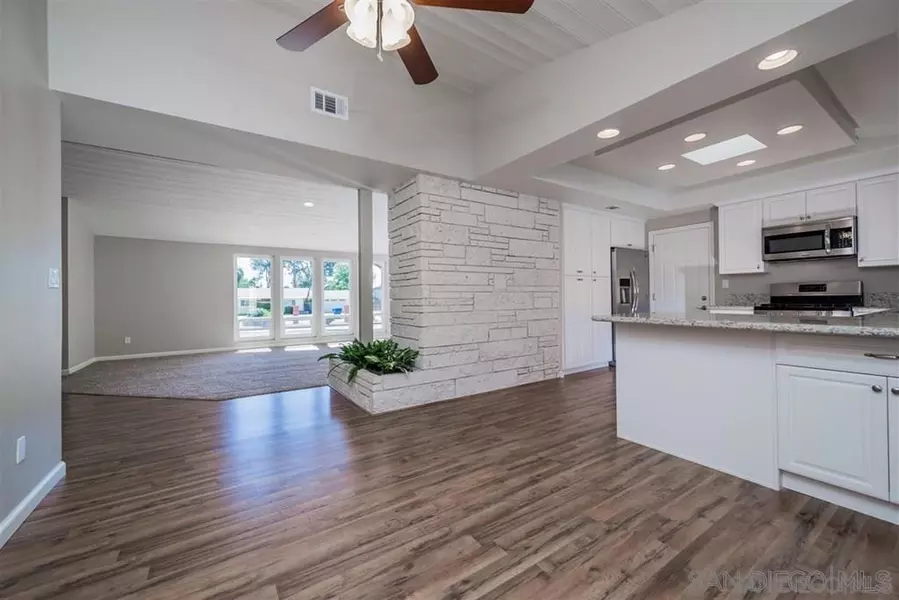 827 Terra Ln, El Cajon, CA 92019