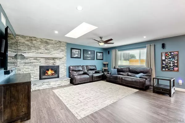 Santee, CA 92071,10421 Len St