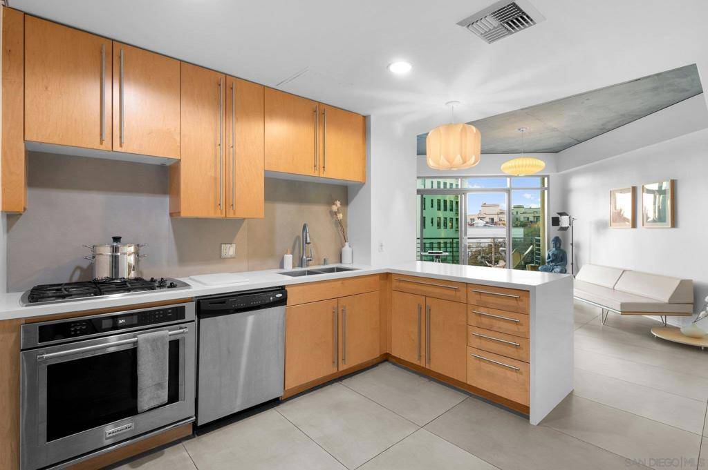 San Diego, CA 92101,801 Ash St #405