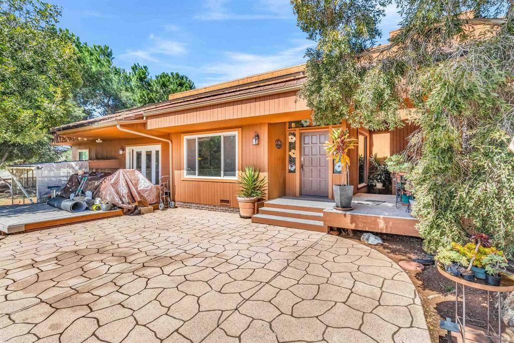1619 Roble Grande Rd, Alpine, CA 91901