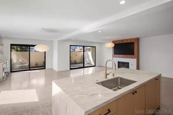 Coronado, CA 92118,857 F Ave