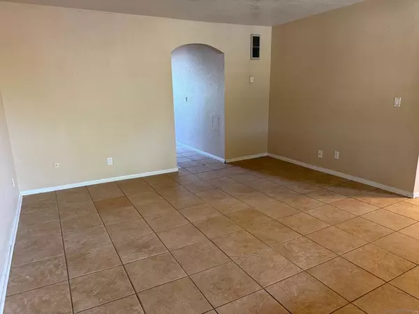 Escondido, CA 92027,2041 E Grand Ave #44