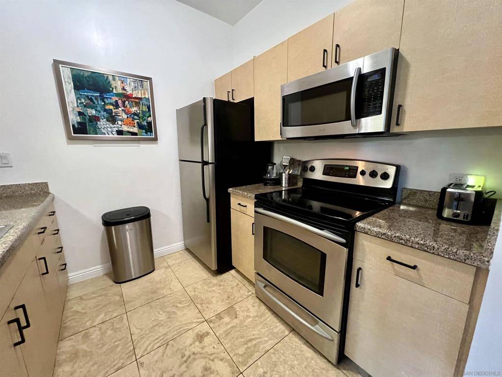 San Diego, CA 92101,425 W Beech St #1606