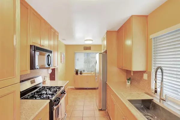 Escondido, CA 92029,1819 Castle Glen