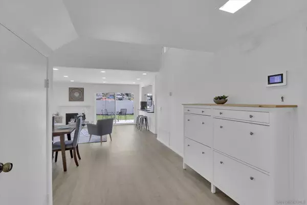San Diego, CA 92139,7266 Oakham Way