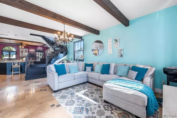 Vista, CA 92083,523 Hatherly St