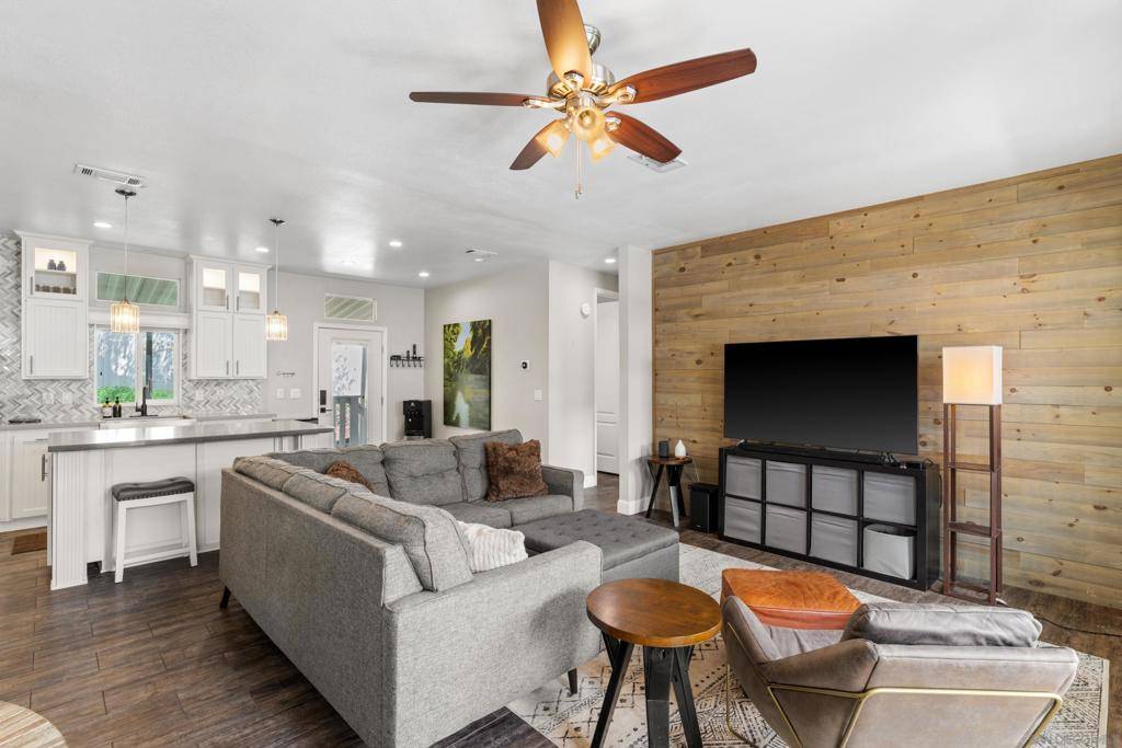 Alpine, CA 91901,3505 Alpine Blvd #1