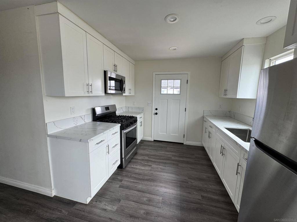 8925 Cottonwood Ave, Santee, CA 92071
