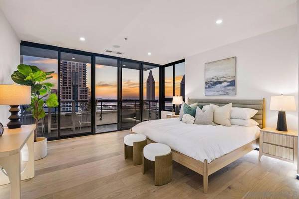 San Diego, CA 92101,700 Front St #1402
