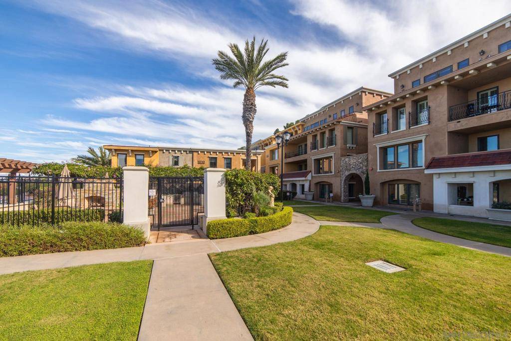 La Jolla, CA 92037,1020 Genter St #201