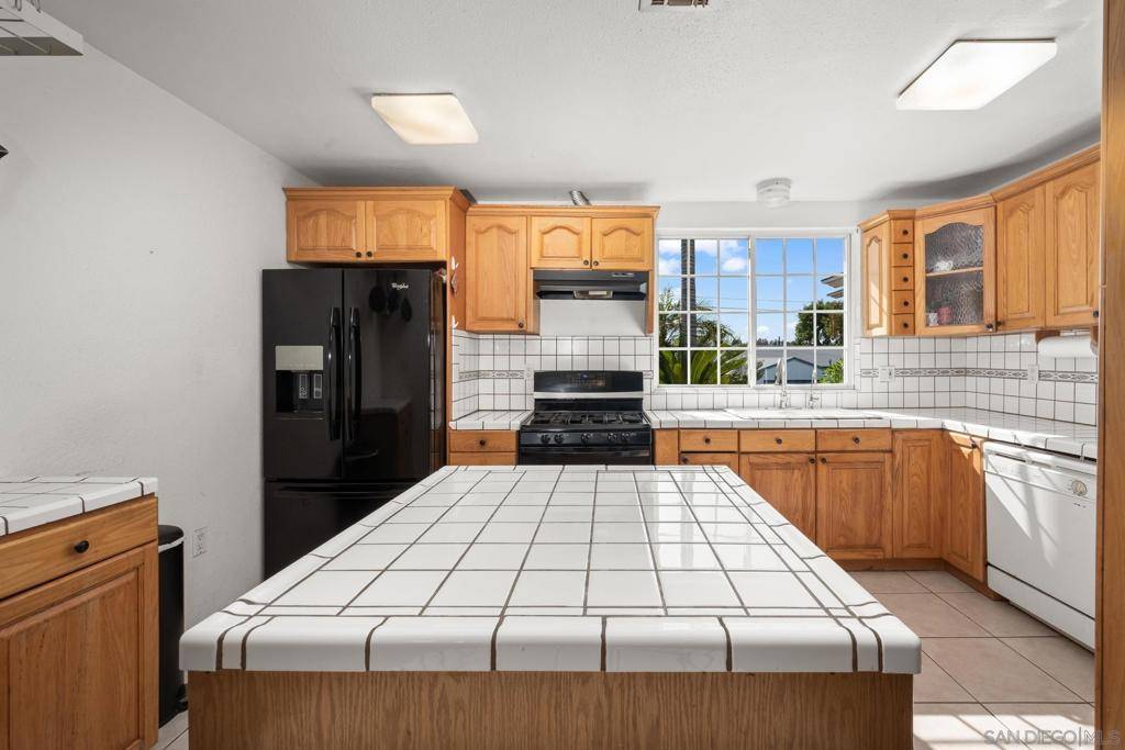San Diego, CA 92105,4454 Cynthia Pl