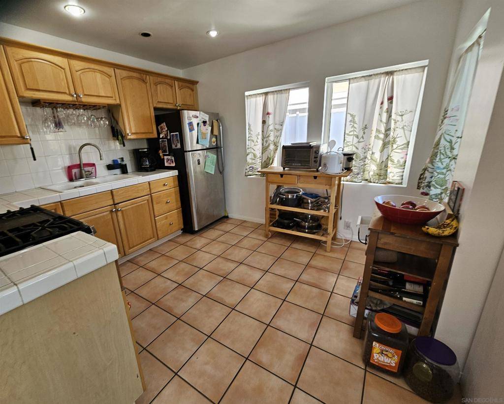 San Diego, CA 92105,4076 MANZANITA DR.