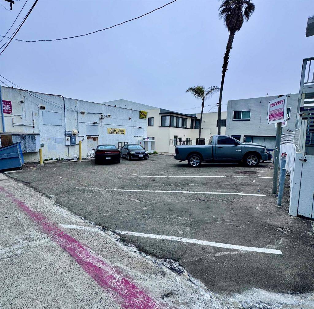 San Diego, CA 92109,3756 mission blvd