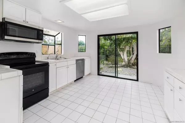 Cardiff By The Sea, CA 92007,2058 Sea Village Circle